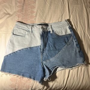 The Hollister ultra High-rise Mom shorts 3”